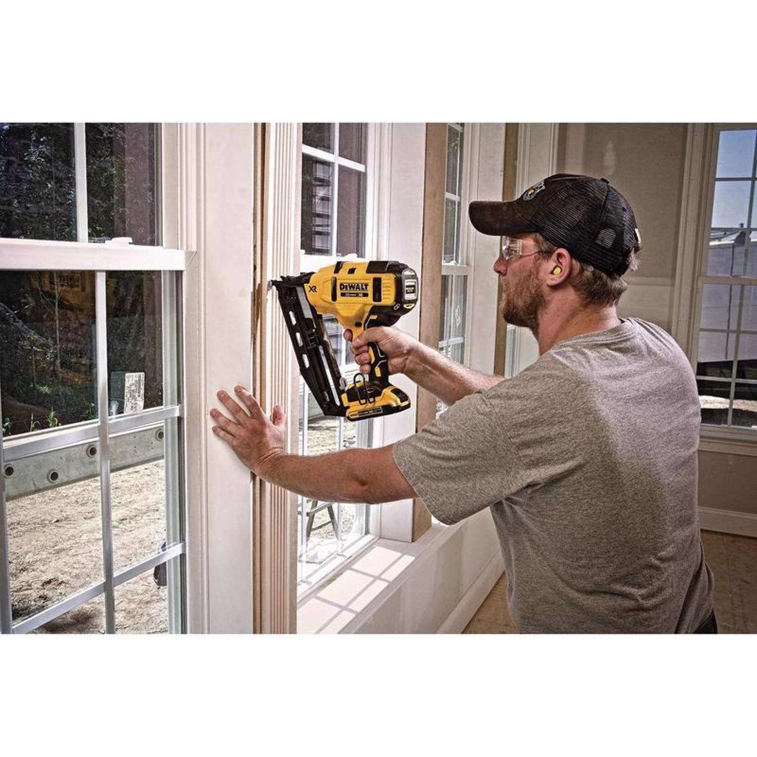 DeWalt 20V MAX XR 16 Ga. Cordless 20 Deg Angled Finish Nailer 20 V 10 DeWalt 20V MAX XR 16 Ga. Cordless 20 Deg Angled Finish Nailer 20 V - Image 8