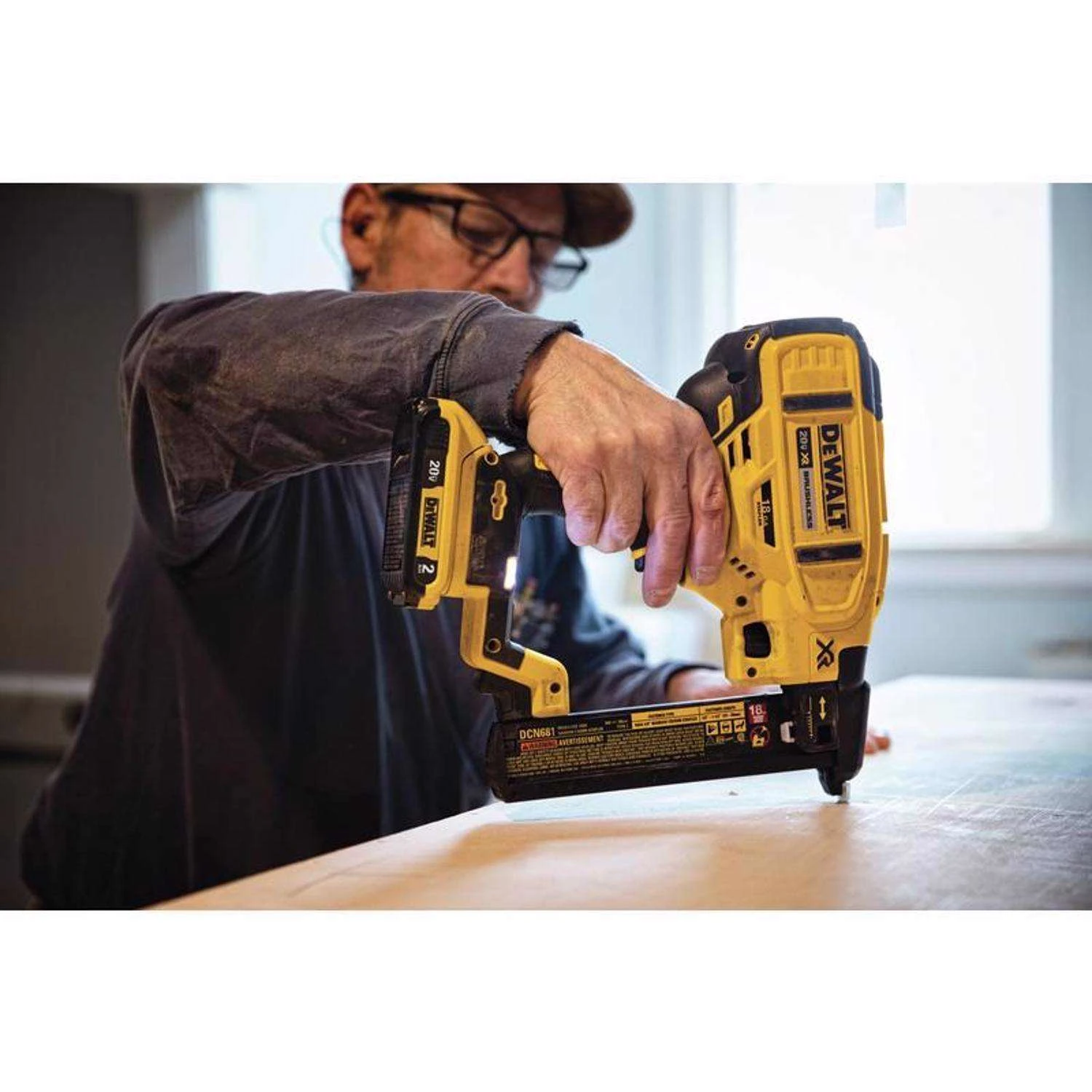 DeWalt 20V MAX XR 18 Ga. Cordless Tacker 20 V 9 DeWalt 20V MAX XR 18 Ga. Cordless Tacker 20 V - Image 7