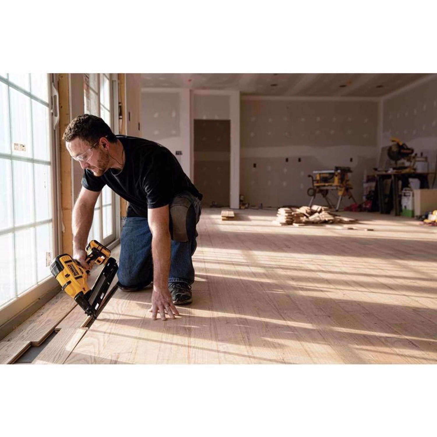 DeWalt 20V MAX XR 15 Ga. Cordless 34 Deg Nailer 20 V 9 DeWalt 20V MAX XR 15 Ga. Cordless 34 Deg Nailer 20 V - Image 7